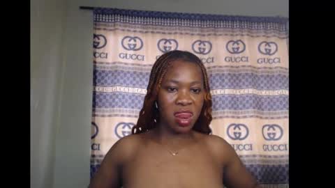 Snapshot of honey_dollxx chatting on October 13, 2025, 9:20 am Flora online show from October 13, 2025, 9:20 am