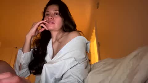 Snapshot of honey_laila chatting on February 18, 2025, 7:32 am honey_laila online show from February 18, 2025, 7:32 am
