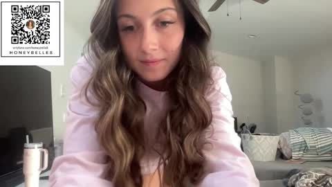 Snapshot of honeybelle8 chatting on December 6, 2024, 2:17 pm belle brunette online show from December 6, 2024, 2:17 pm