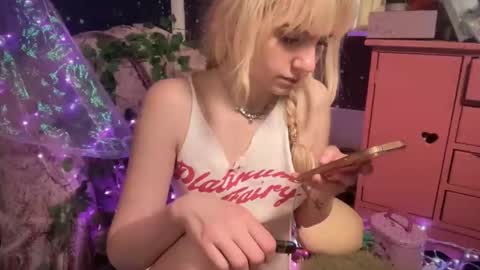 Snapshot of honeyxlimbed chatting on March 6, 2025, 7:57 am Emi Rose online show from March 6, 2025, 7:57 am