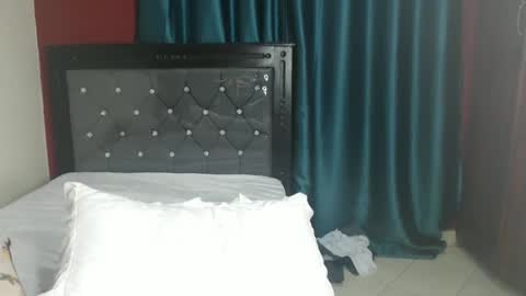 Snapshot of hornybella4 chatting on December 19, 2024, 8:23 pm Bella online show from December 19, 2024, 8:23 pm