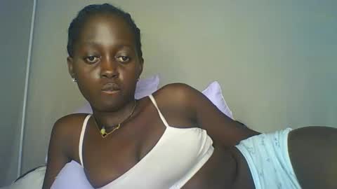 Snapshot of hornybella4 chatting on October 29, 2025, 2:19 pm Bella online show from October 29, 2025, 2:19 pm