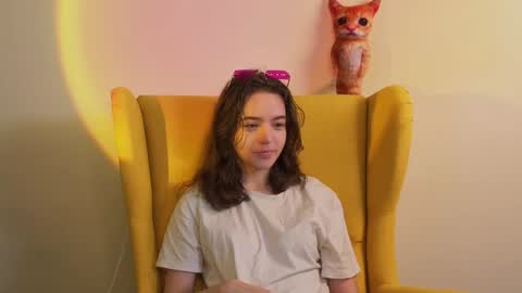 Mia online show from October 4, 2025, 7:39 am