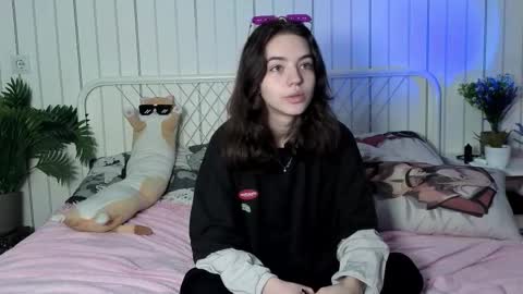 Mia online show from October 13, 2025, 8:25 am