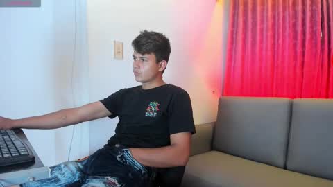 hospick_white online show from November 14, 2025, 7:12 pm