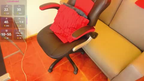 hospick_white online show from November 19, 2025, 11:27 pm