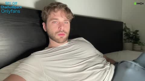 Snapshot of hot8pack01 chatting on December 12, 2024, 5:20 am Edward aka Wolf online show from December 12, 2024, 5:20 am