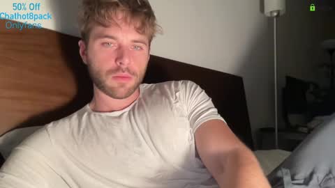 Snapshot of hot8pack01 chatting on November 12, 2025, 11:25 pm Edward aka Wolf online show from November 12, 2025, 11:25 pm