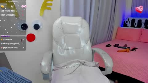 Snapshot of hot_beauty__ chatting on January 8, 2025, 10:37 am VALENTINA online show from January 8, 2025, 10:37 am