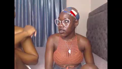 Snapshot of hot_petite1 chatting on October 16, 2025, 6:42 pm Hot petite online show from October 16, 2025, 6:42 pm