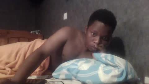 hotguyy001 online show from February 22, 2025, 1:35 pm