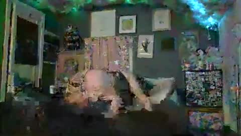 hotpocketzzz8583 online show from November 19, 2025, 4:56 am