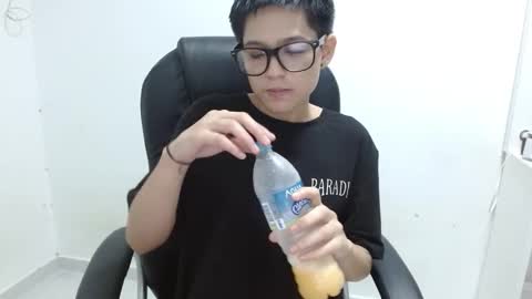 Snapshot of hott_cute69 chatting on November 19, 2025, 9:31 am hott_cute69 online show from November 19, 2025, 9:31 am