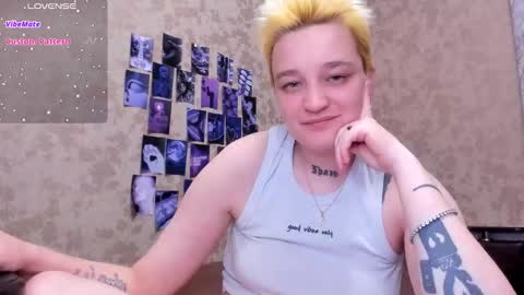 Snapshot of hotty_linn chatting on October 4, 2025, 6:06 pm Linn online show from October 4, 2025, 6:06 pm