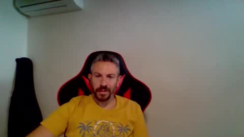 Snapshot of huge__cumshot chatting on September 18, 2025, 8:05 am huge__cumshot online show from September 18, 2025, 8:05 am