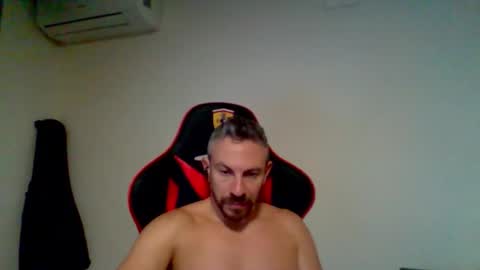 Snapshot of huge__cumshot chatting on October 9, 2025, 5:33 pm huge__cumshot online show from October 9, 2025, 5:33 pm