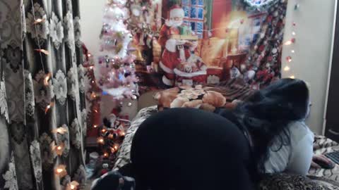Snapshot of hugeassdevil chatting on December 22, 2024, 2:39 am hugeassdevil online show from December 22, 2024, 2:39 am