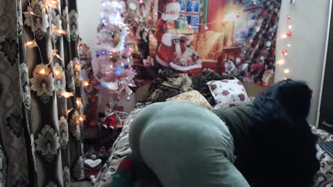 Snapshot of hugeassdevil chatting on December 28, 2024, 5:02 am hugeassdevil online show from December 28, 2024, 5:02 am