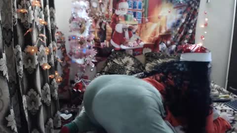 Snapshot of hugeassdevil chatting on December 28, 2024, 11:37 pm hugeassdevil online show from December 28, 2024, 11:37 pm