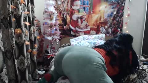 Snapshot of hugeassdevil chatting on December 30, 2024, 12:32 am hugeassdevil online show from December 30, 2024, 12:32 am