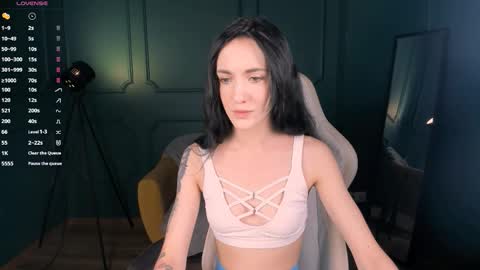 Snapshot of hungry_kitty66 chatting on October 3, 2025, 6:43 am Kitty online show from October 3, 2025, 6:43 am