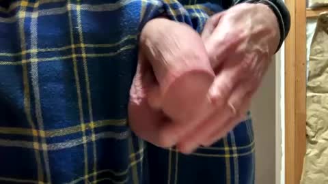 Snapshot of huskey300 chatting on February 22, 2025, 4:40 am huskey300 online show from February 22, 2025, 4:40 am