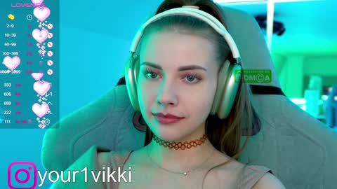 Snapshot of hustleebabyy_vikki chatting on January 8, 2025, 10:37 pm Vika online show from January 8, 2025, 10:37 pm