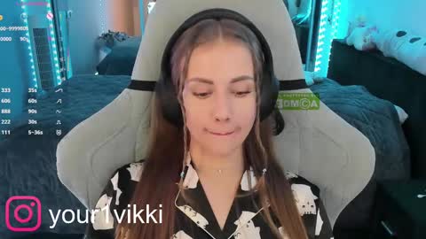 Snapshot of hustleebabyy_vikki chatting on February 20, 2025, 10:37 pm Vika online show from February 20, 2025, 10:37 pm