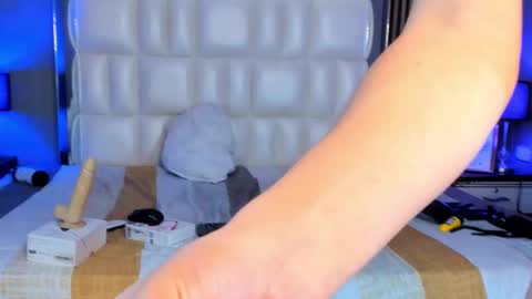 iam_mathias online show from October 19, 2025, 7:42 am