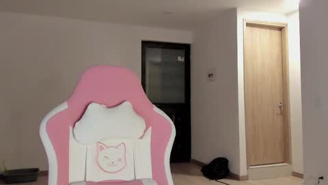 Snapshot of iam_nikki chatting on March 5, 2025, 9:27 am On instagram Imm NikkiHelp me reach 100 likes online show from March 5, 2025, 9:27 am