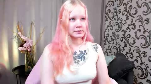 Snapshot of illando chatting on September 18, 2025, 3:30 am Annie online show from September 18, 2025, 3:30 am
