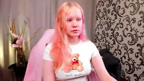 Snapshot of illando chatting on September 19, 2025, 3:08 am Annie online show from September 19, 2025, 3:08 am