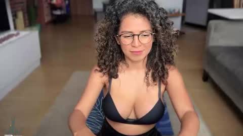 Snapshot of illaroom chatting on January 28, 2025, 7:10 pm Kloe online show from January 28, 2025, 7:10 pm