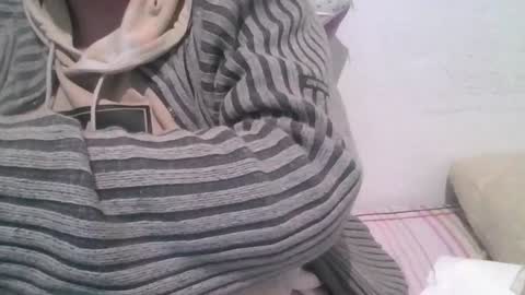 Snapshot of ilovebigass04 chatting on December 15, 2024, 8:19 am yunstud online show from December 15, 2024, 8:19 am