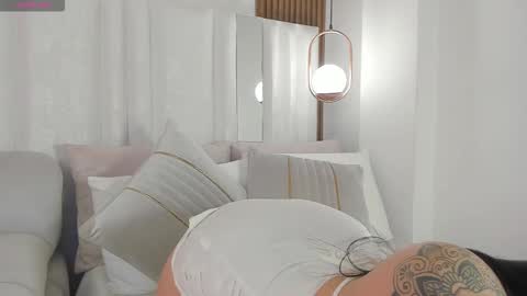 Snapshot of im_malih chatting on October 7, 2025, 4:37 pm Juli online show from October 7, 2025, 4:37 pm