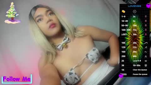 Snapshot of im_ur_hot_ella chatting on January 1, 2025, 5:11 am ella may online show from January 1, 2025, 5:11 am