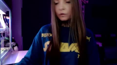 Snapshot of inesdesire chatting on February 19, 2025, 10:31 pm InesDesire online show from February 19, 2025, 10:31 pm