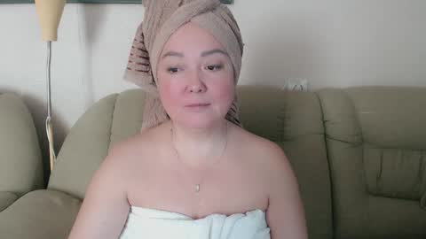 Snapshot of infinity_loveliness chatting on September 17, 2025, 5:42 am Infinity online show from September 17, 2025, 5:42 am