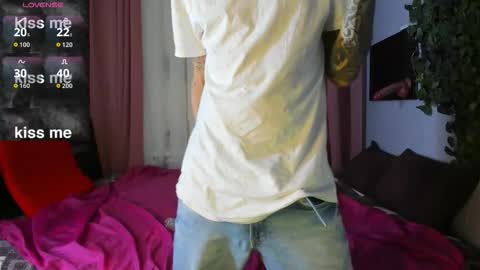 Snapshot of inkedjamesx chatting on September 14, 2025, 4:22 am James online show from September 14, 2025, 4:22 am