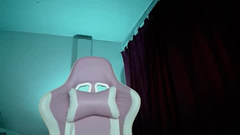 Snapshot of isa_emeralds chatting on October 2, 2025, 9:49 am Isabella  online show from October 2, 2025, 9:49 am