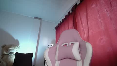 Snapshot of isa_emeralds chatting on October 7, 2025, 11:18 am Isabella  online show from October 7, 2025, 11:18 am