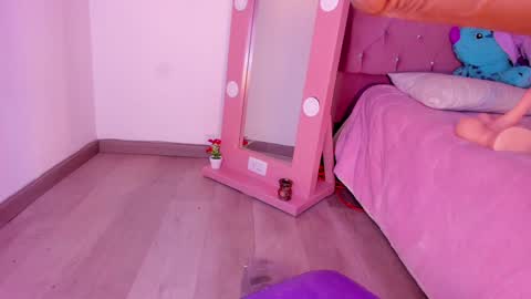 Snapshot of isa_redhair_ chatting on February 7, 2025, 7:29 am .... Connection time 900 pm to 500 amRest days Wednesday and Saturday online show from February 7, 2025, 7:29 am