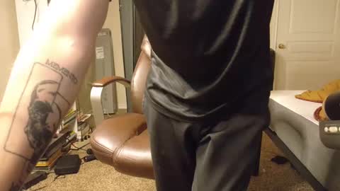 Snapshot of isaac_sheffield chatting on December 16, 2024, 10:24 pm isaac online show from December 16, 2024, 10:24 pm