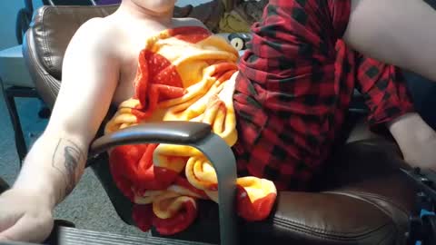 Snapshot of isaac_sheffield chatting on December 23, 2024, 12:08 pm isaac online show from December 23, 2024, 12:08 pm