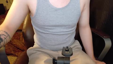 Snapshot of isaac_sheffield chatting on January 8, 2025, 4:23 am isaac online show from January 8, 2025, 4:23 am