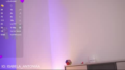 Snapshot of isabela_antonia_ chatting on October 20, 2025, 12:05 pm online show from October 20, 2025, 12:05 pm