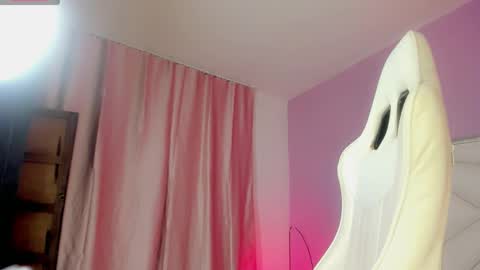 Snapshot of isabela_saenzz chatting on October 12, 2025, 4:11 am I S A B E L A ISA online show from October 12, 2025, 4:11 am