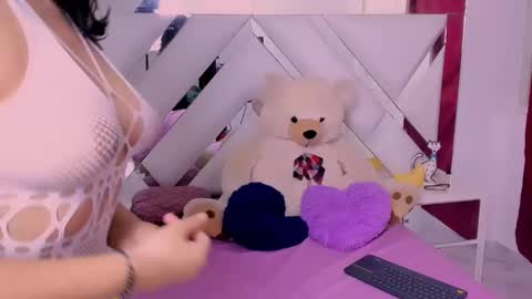 Snapshot of isabellaacruz chatting on February 1, 2025, 10:34 pm ISABELLA  online show from February 1, 2025, 10:34 pm