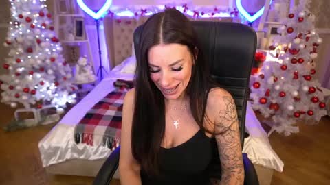 Snapshot of isabellafoxyy chatting on December 15, 2024, 1:43 pm Marina online show from December 15, 2024, 1:43 pm