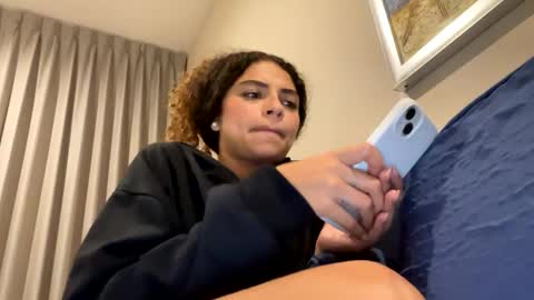 Snapshot of isabellakoffs chatting on February 11, 2025, 1:41 am Isabella.. back again online show from February 11, 2025, 1:41 am